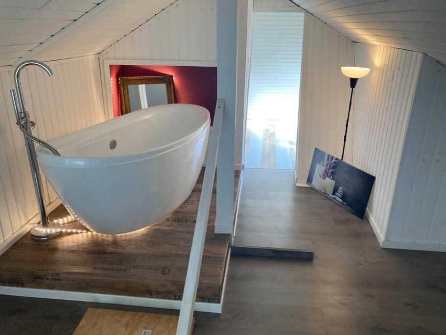 Behagliches Nurdachhaus Im Ferienhausgebiet Лангельсхайм Экстерьер фото